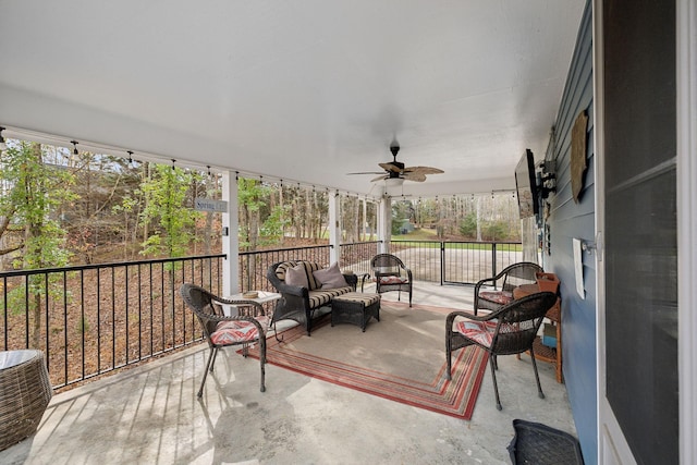 sunroom / solarium featuring ceiling fan