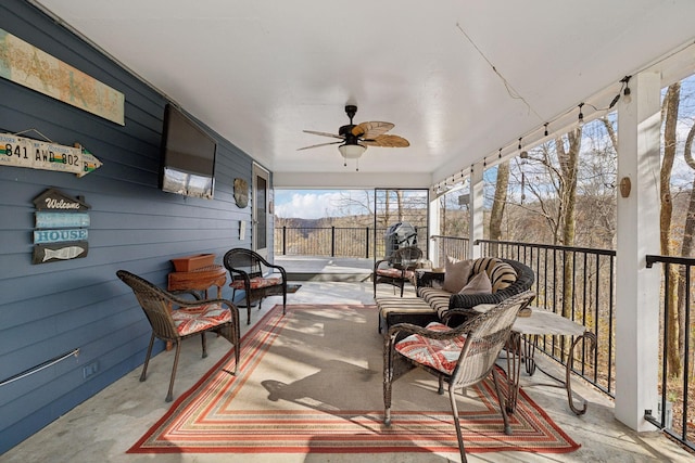 sunroom / solarium featuring ceiling fan