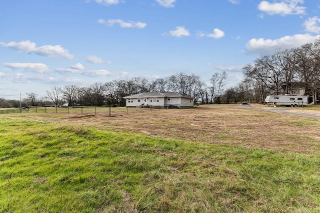 view of yard featuring a rural view