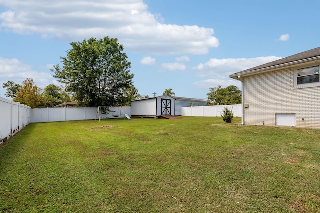 view of yard with a storage shed