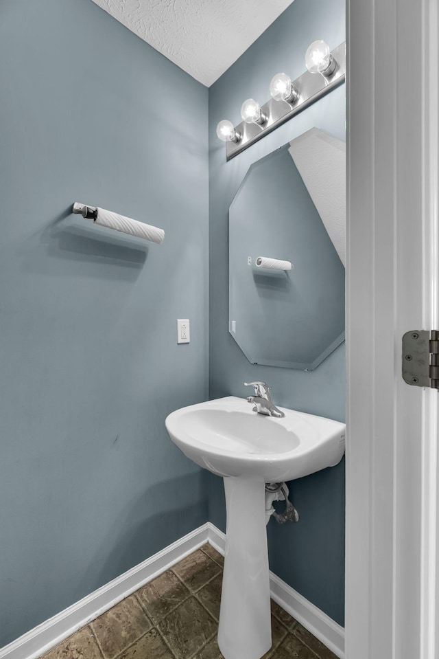 bathroom featuring a textured ceiling