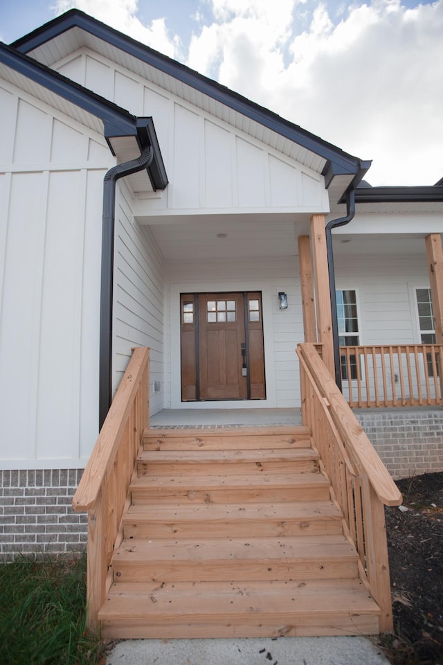 doorway to property featuring a porch