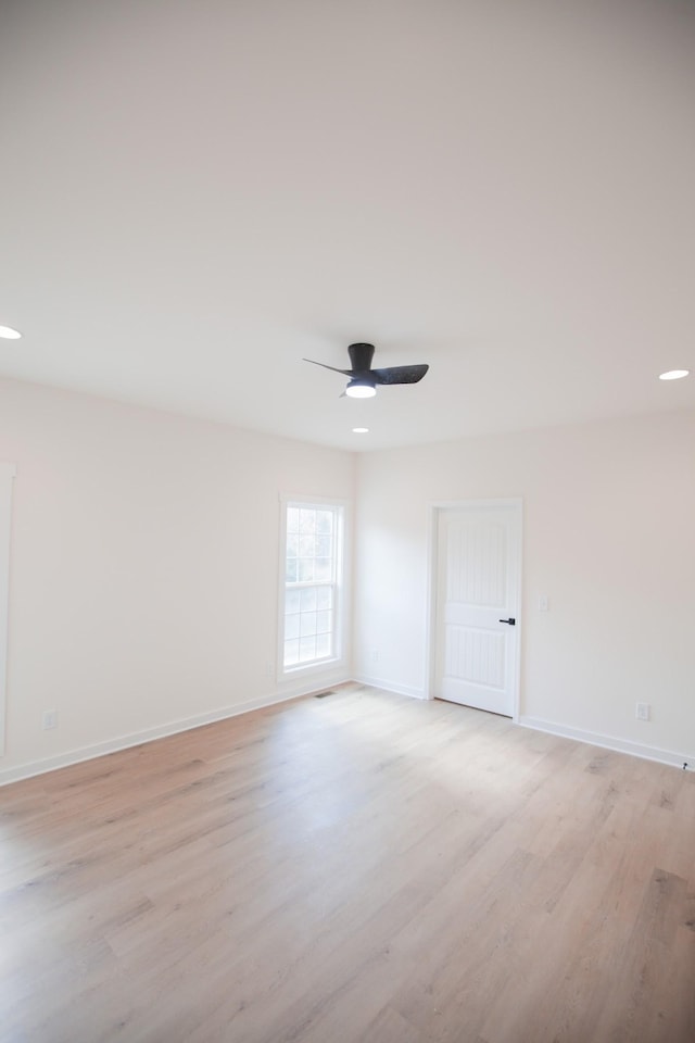 unfurnished room with light hardwood / wood-style floors and ceiling fan