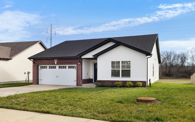 view of front of home featuring a front yard and a garage