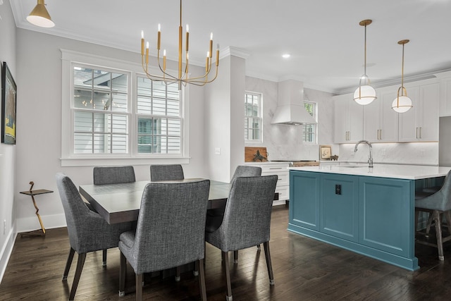 dining room featuring a notable chandelier, dark hardwood / wood-style floors, and ornamental molding