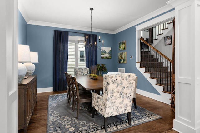 dining room featuring crown molding, dark wood-type flooring, and a chandelier