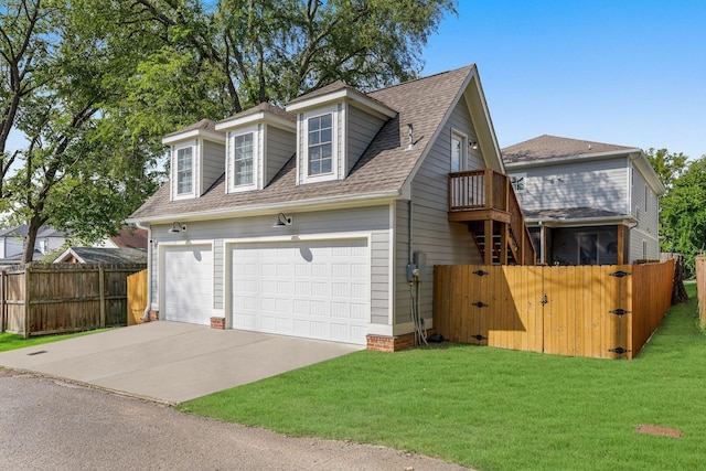 view of front of property featuring a garage and a front yard