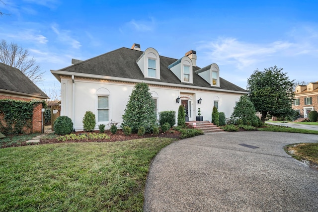 view of front of house featuring a front yard