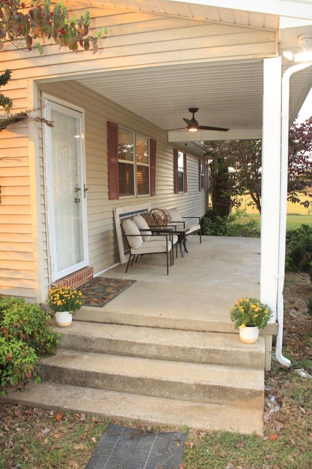 view of patio / terrace with covered porch and ceiling fan