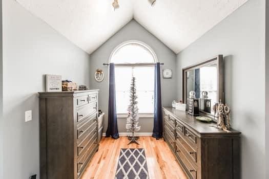 living area with light wood-type flooring and vaulted ceiling