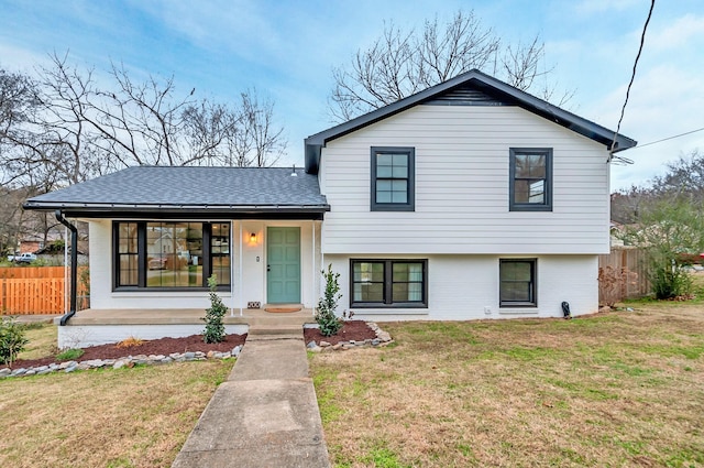 tri-level home featuring a front lawn