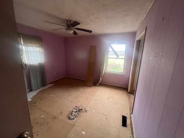 empty room with ceiling fan