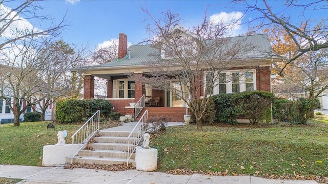 view of front of house featuring a porch and a front yard