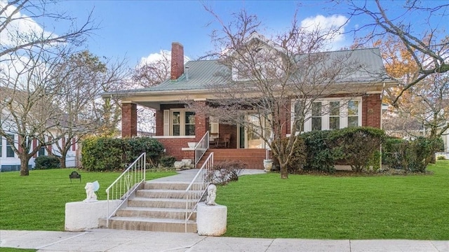 view of front of property with a front lawn