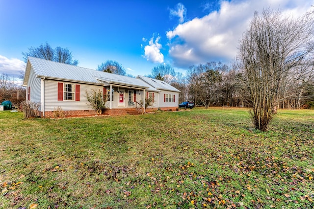 ranch-style house with covered porch and a front yard