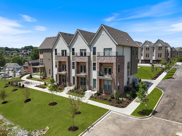 view of front facade featuring a front lawn and central AC unit