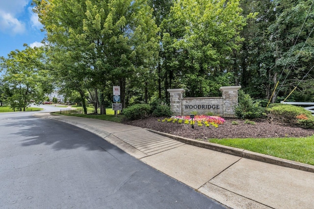 view of community / neighborhood sign