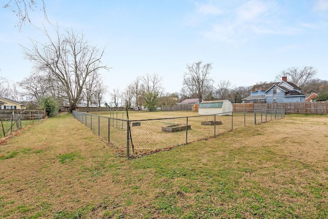 view of yard featuring a rural view