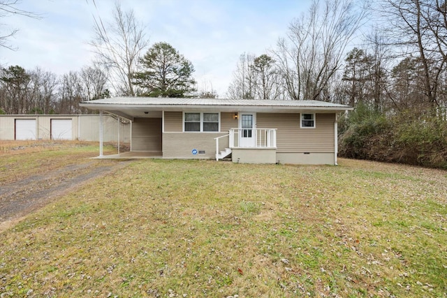 view of front of home with a carport and a front lawn