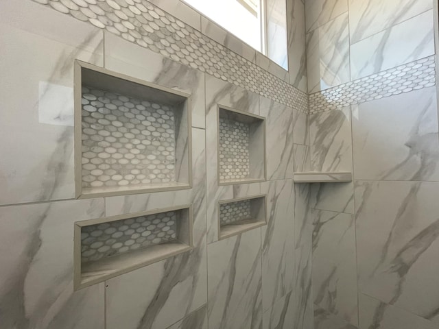 1510 Frye Rd, Columbia, TN 38401 - bathroom with tiled shower