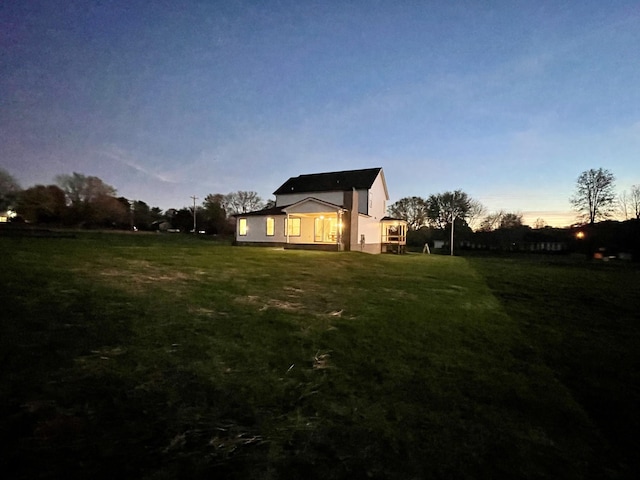 view of yard at dusk