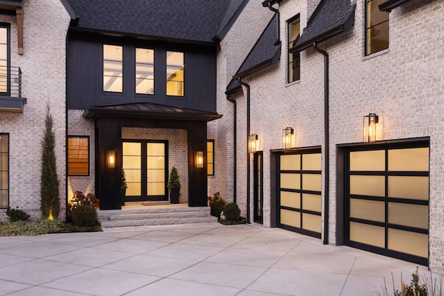 view of front facade featuring a garage