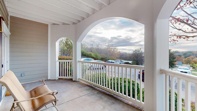 balcony featuring covered porch