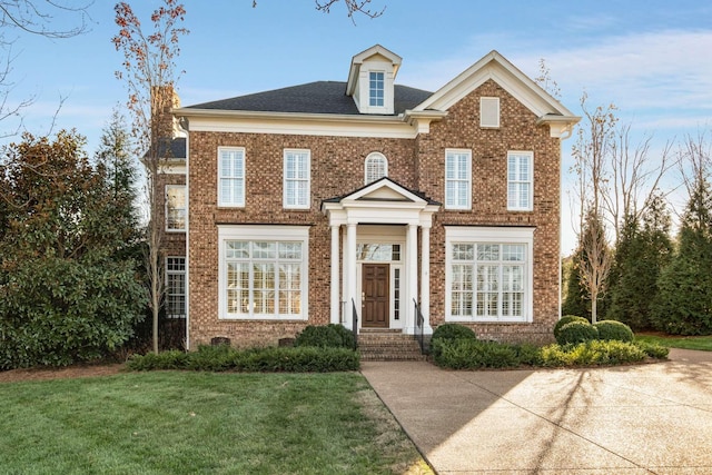 view of front of house with a front lawn