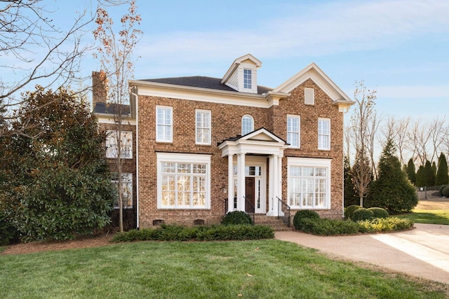 view of front facade with a front yard