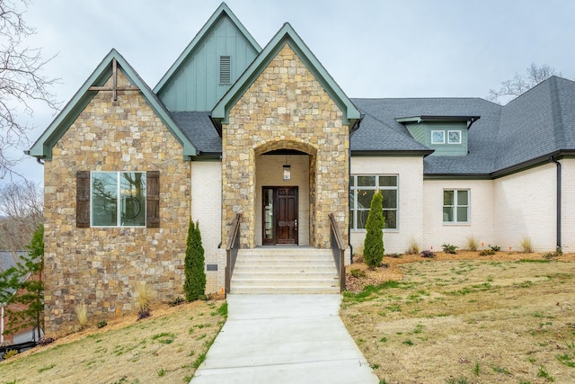 view of front of home with a front lawn