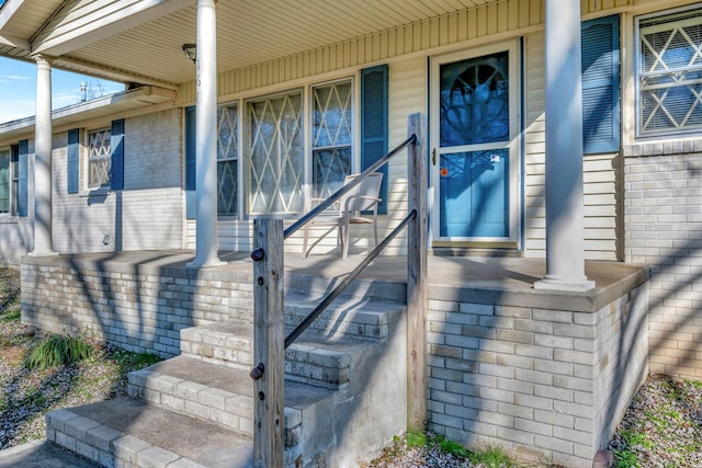 property entrance with covered porch