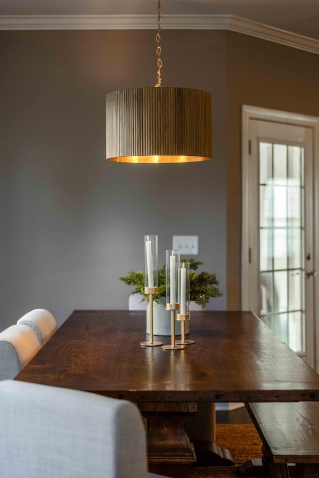 unfurnished dining area with ornamental molding