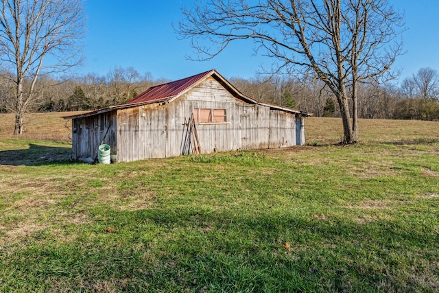 view of outdoor structure featuring a yard