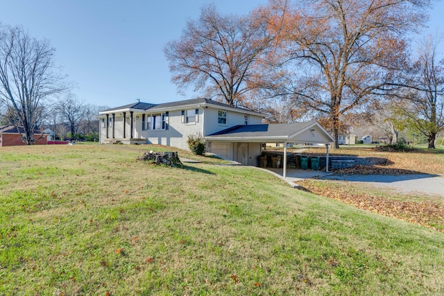 view of yard featuring a carport