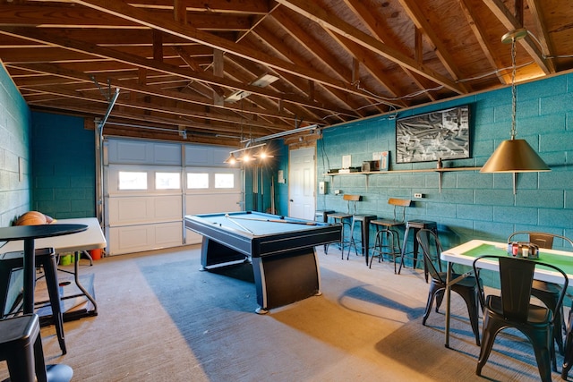 playroom featuring lofted ceiling and billiards