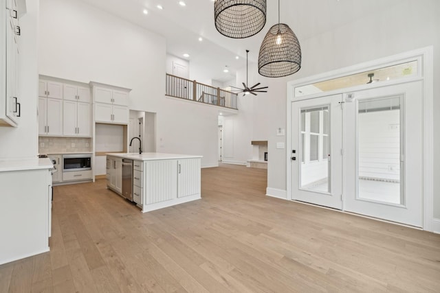 517 Matthew Miller Dr, Smyrna, TN 37167 - kitchen with a towering ceiling, stainless steel appliances, light wood-type flooring, light countertops, and a ceiling fan