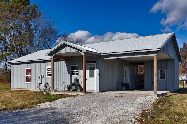 view of front of property featuring a carport