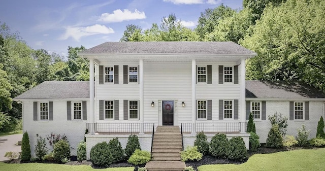 view of front facade featuring covered porch