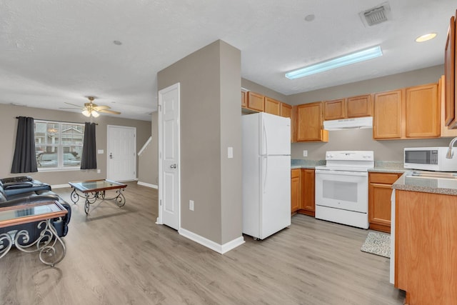 kitchen featuring a textured ceiling, white appliances, light hardwood / wood-style flooring, and ceiling fan