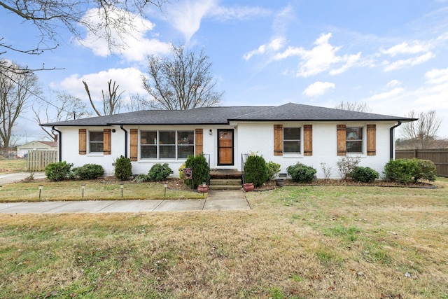 single story home with a front lawn