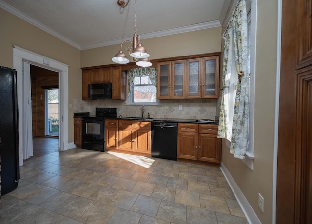 kitchen with sink, tasteful backsplash, hanging light fixtures, ornamental molding, and black appliances