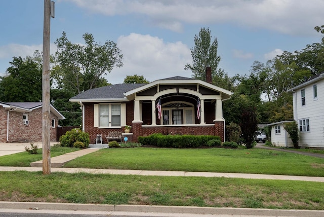 view of front of house with a front lawn