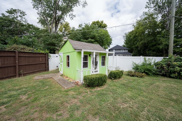 view of outdoor structure with a yard