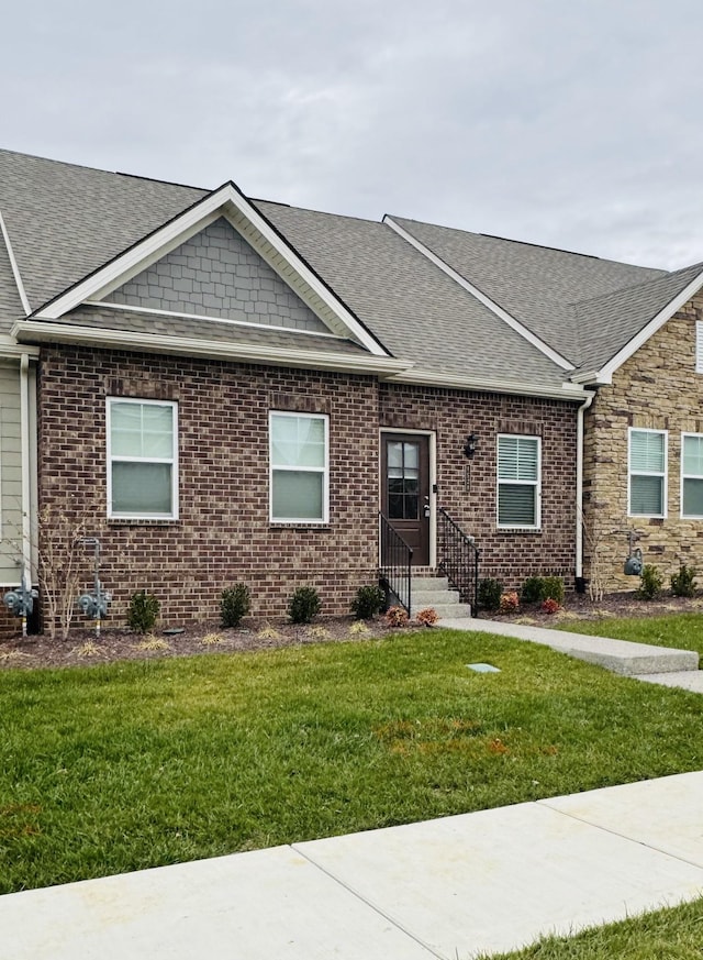 view of front of house with a front lawn