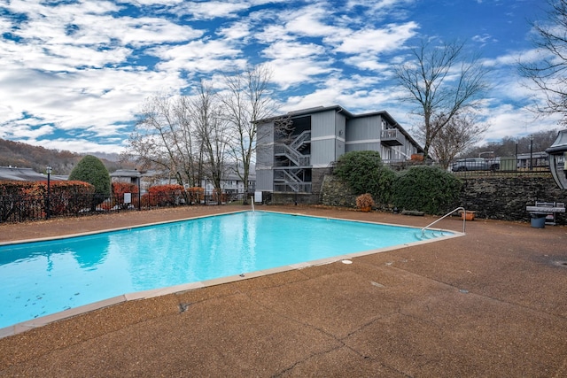 view of swimming pool