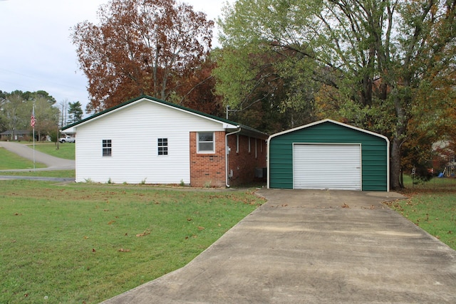 view of front of home with an outdoor structure, a front yard, and a garage