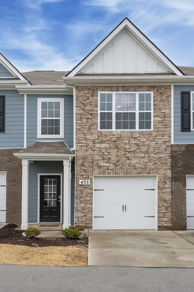 view of front facade with a garage