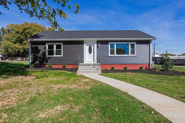 view of front of house featuring a front lawn