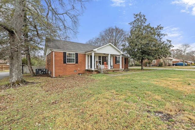 view of front facade with covered porch and a front yard