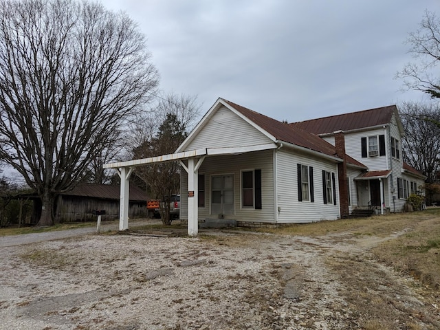 view of front of property featuring a porch